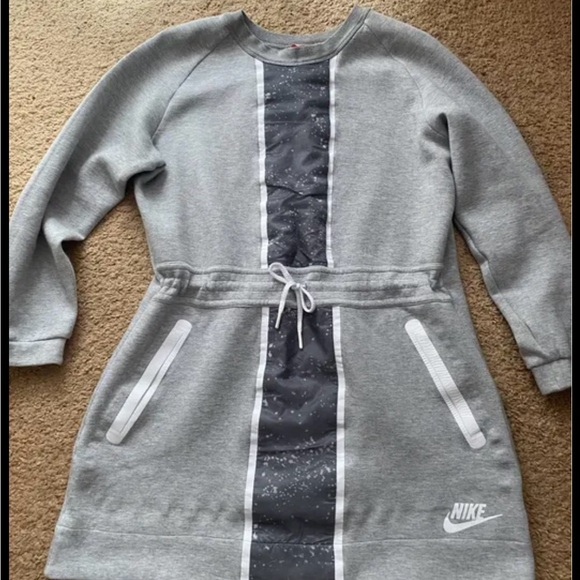 Nike Fleece Tech Dress Size M NWOT - Picture 3 of 10